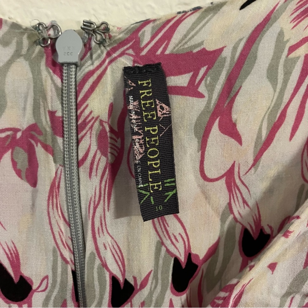 Free People Grey & Pink Fit & Flare V-Neck Short Sleeve Mini Dress Size: 10 - Picture 4 of 5